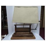 Antique clothes wringer table lamp. (works)