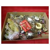 Assorted jewelry lot.