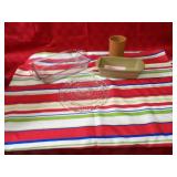 Baking dish, serving plate, linen