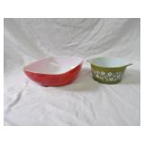 (2)Vintage pyrex bowls.