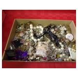 Assorted jewelry lot.