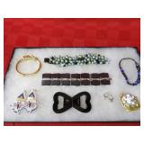 Showcase of misc jewelry.