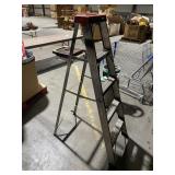 ALUMINUM LADDER
