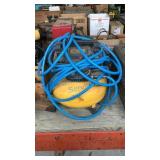 DeWALT AIR COMPRESSOR WITH HOSE