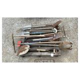 VARIOUS HAND AND GARDEN TOOLS