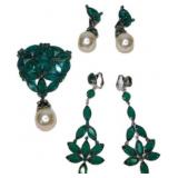 Green Stone Brooch with Pearl Drop and 2 Matching