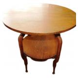 Round Wooden Side Table with Lower Shelf, 28´´ Wid