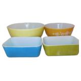 4 Vintage Pyrex Mixing and Baking Dishes in Variou