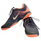 Nike Women's US Size 6 Athletic Shoes in Black and