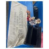 Shelving unit 19 inches wide, the wind up