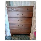 Vintage five drawer dresser all drawers intact