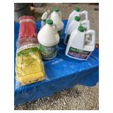 Rubber gloves 2 jugs simple green and