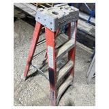 4 foot Louisville fiberglass ladder