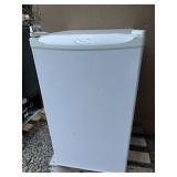 Whirlpool, small refrigerator