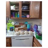 Dishes Large lot of cold cups with lids. 4 soup