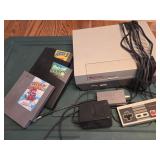 Vtg Nintendo NES video game system w/ 2