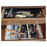 Contents 2 drawers in kitchen - silverware,