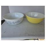 2 Pyrex mixing bowls