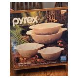 New vtg Pyrex 4 pc forest fancies mixing bowl set