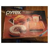 New vtg Pyrex 4 pc baker
