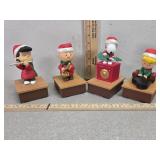Hallmark Peanuts Christmas musical deco - works