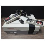 1985 NES Deck Nintendo system with 2 controllers,
