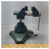 Bench vise