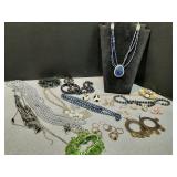 Miscellaneous vintage jewelry
