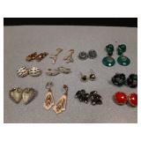 Assortment costume Jewelry earringz