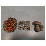 Vintage fur clips & shoe clip