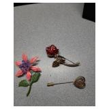 Brooches & hat pin