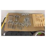 Oneida stainless flatware silverware set with