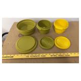 3 Vintage Tupperware bowls w/lids