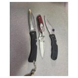 Folding knives, Voyager, frost, and more