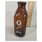 Borden signature quality amber quart glass milk