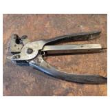 Neva-Clog starling pliers stapler