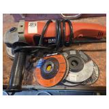 Black & Decker grinder w/ extra discs