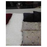 Table cloth & Throw Pillows