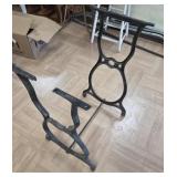 >Sewing machine base, on wheels, 22x13x28'