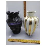 2 decorative Vases