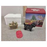 * Toto and Basket Salt & Pepper Shaker set Wizard