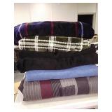 Queen comforter &  blankets