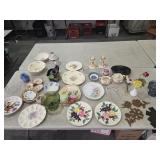 Plates, floral dishes, Syroco wall decor