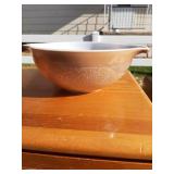 Pyrex medium sized glass mixing bowl