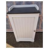 White shaker style cabinet w shelves 18wx32hx12d