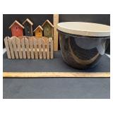 2 plastic planters & whimsical wood bird house