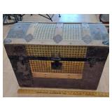 > humpback storage Trunk 26wx18hx14d