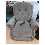 > Power lift recliner chair 34wx42hx31d clean