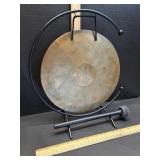 Bronze table gong, striker mallet, metal stand. 9
