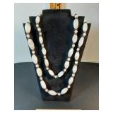 * Vtg. Polished Agate necklace